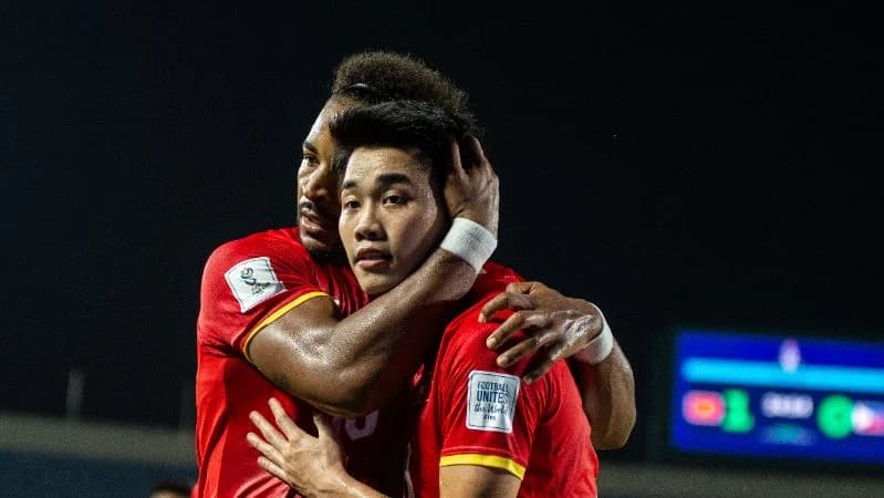 Dua pesepak bola Tim Nasional Vietnam Nguyen Xuan Son (kiri) dan Nguyen Dinh Bac (kanan) berselebrasi usai mencetak gol ke gawang Tim Nasional Filipina pada pertandingan Grup B FIFA ASEAN CUP 2026 di Stadion Si Jalak Harupat, Kabupaten Bandung, Jawa Barat. Dua pesepak bola Tim Nasional Vietnam Nguyen Xuan Son (kiri) dan Nguyen Dinh Bac (kanan) berselebrasi usai mencetak gol ke gawang Tim Nasional Filipina pada pertandingan Grup B FIFA ASEAN CUP 2026 di Stadion Si Jalak Harupat, Kabupaten Bandung, Jawa Barat.