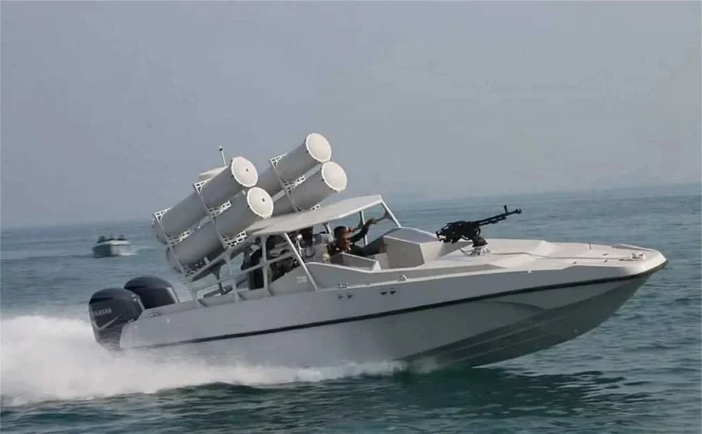 Gunboat Iran yang menjaga kedaulatan di Selat Hormuz. (Sumber: Iranian media) Gunboat Iran yang menjaga kedaulatan di Selat Hormuz. (Sumber: Iranian media)
