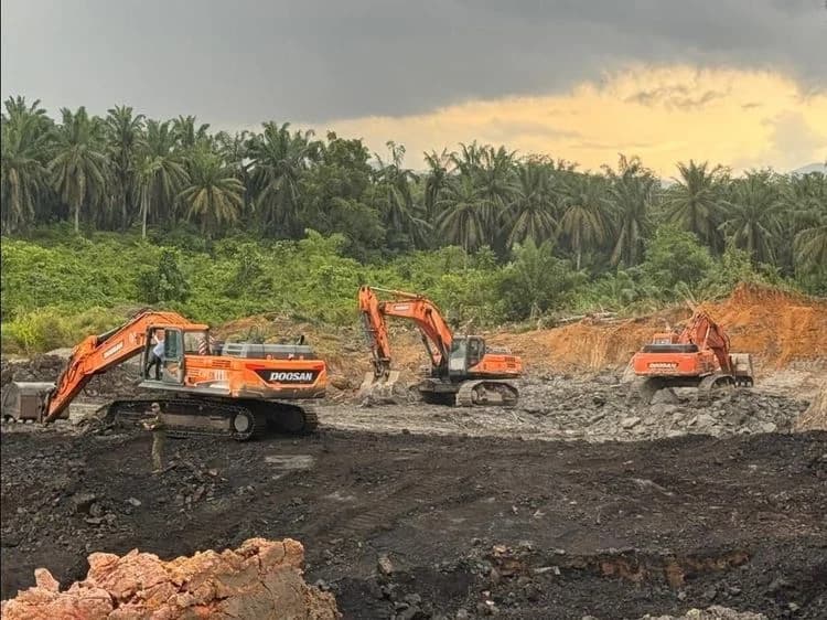 Cukong Tambang Ilegal di Sumbar Bebas Rusak Alam, Pemerintah Kok Diam? Cukong Tambang Ilegal di Sumbar Bebas Rusak Alam, Pemerintah Kok Diam?