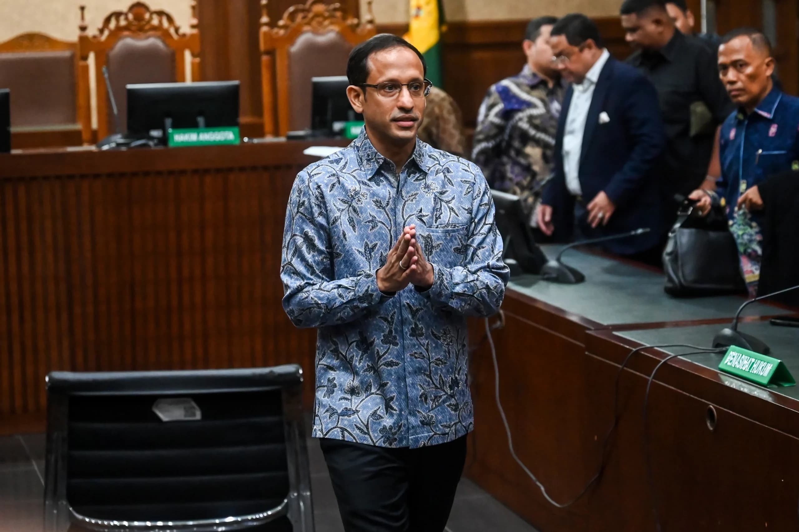 Majelis Hakim menolak nota keberatan alias eksepsi Nadiem Makarim terkait kasus dugaan korupsi program digitalisasi pendidikan berupa pengadaan laptop Chromebook. Majelis Hakim menolak nota keberatan alias eksepsi Nadiem Makarim terkait kasus dugaan korupsi program digitalisasi pendidikan berupa pengadaan laptop Chromebook.