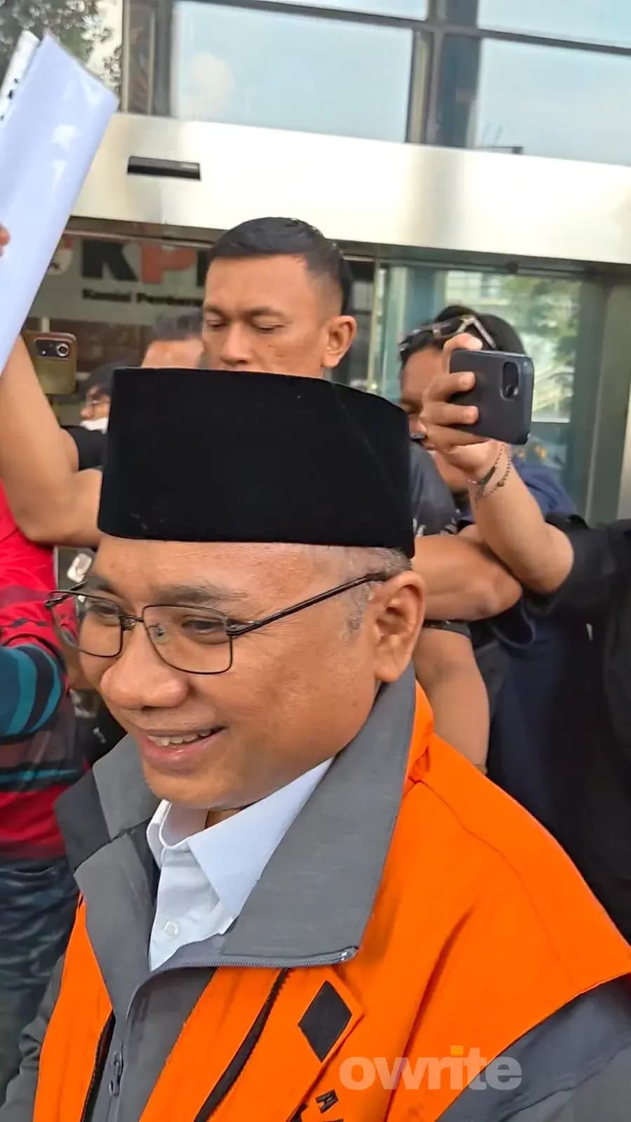 KPK kembali memperpanjang masa penahanan Eks Menag Yaqut Cholil Qoumas setelah menjalani pemeriksaan KPK kembali memperpanjang masa penahanan Eks Menag Yaqut Cholil Qoumas setelah menjalani pemeriksaan