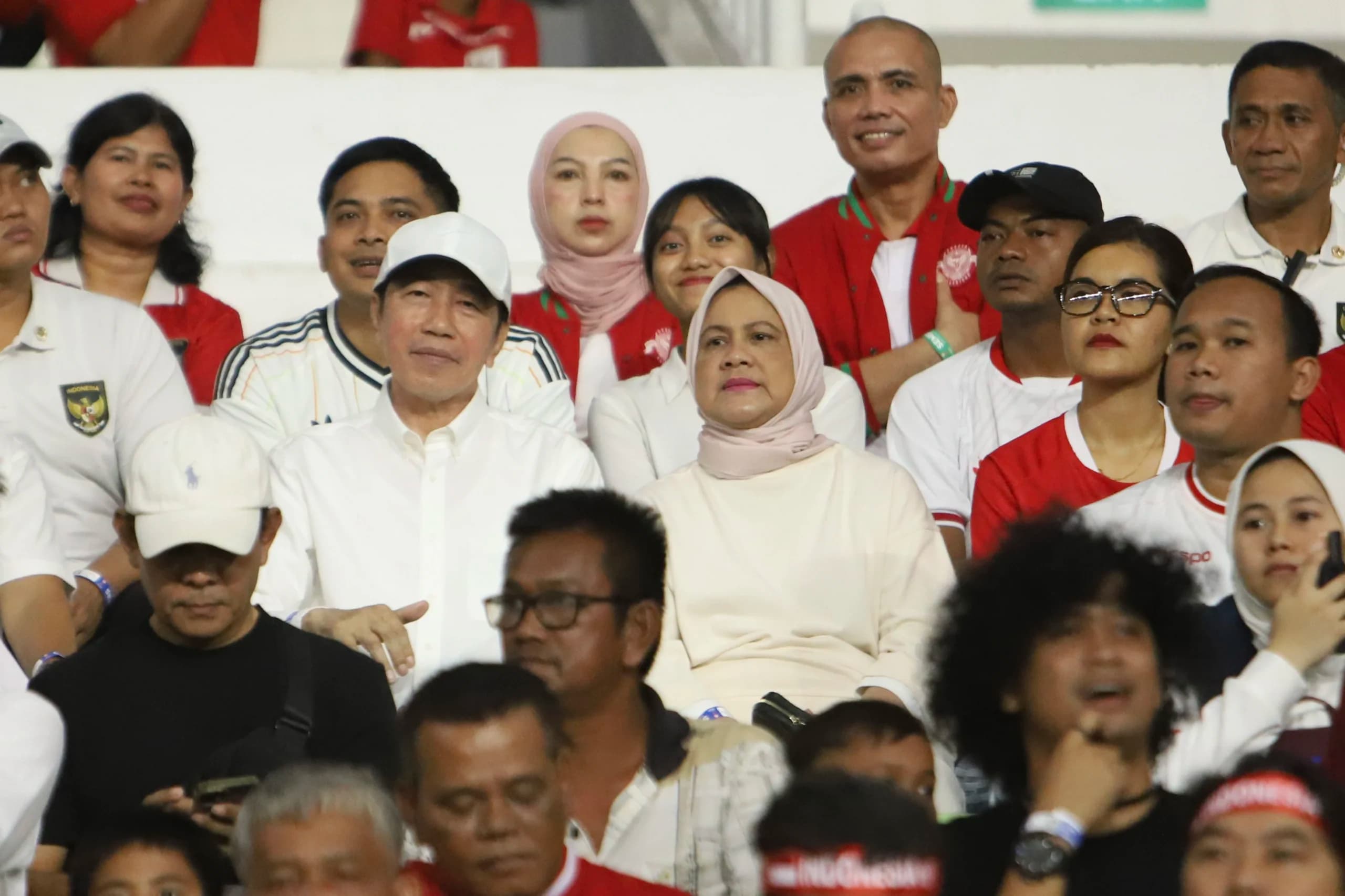 Presiden ketujuh RI Joko Widodo (kedua kiri) bersama istri Iriana Joko Widodo (ketiga kanan) menyaksikan pertandingan semifinal Piala AFF U-19 2026 antara Indonesia U-19 melawan Australia U-19 di Stadion Utama Sumatera Utara, Kabupaten Deli Serdang, Sumatera Utara, Kamis (11/6/2026). Presiden ketujuh RI Joko Widodo (kedua kiri) bersama istri Iriana Joko Widodo (ketiga kanan) menyaksikan pertandingan semifinal Piala AFF U-19 2026 antara Indonesia U-19 melawan Australia U-19 di Stadion Utama Sumatera Utara, Kabupaten Deli Serdang, Sumatera Utara, Kamis (11/6/2026).