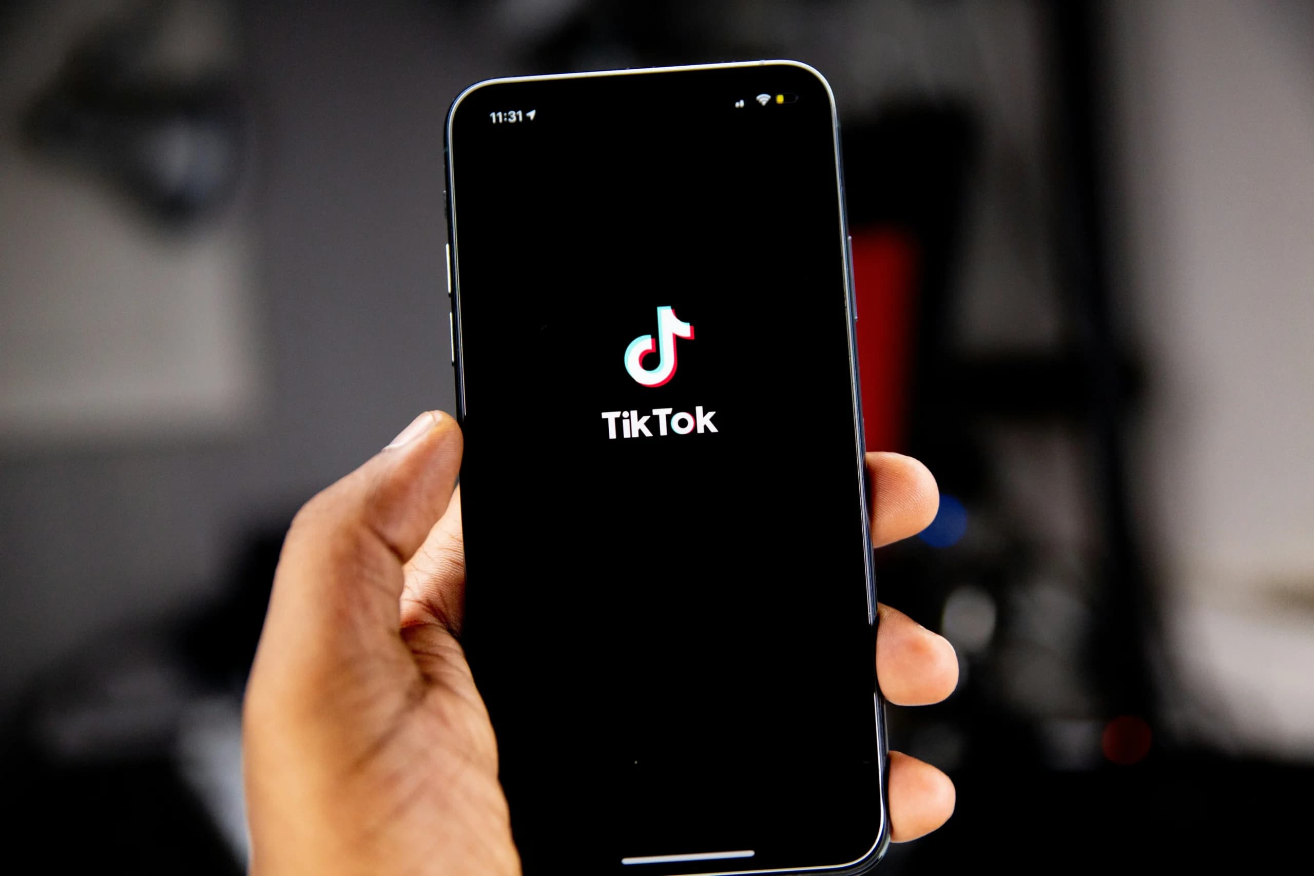 Logo TikTok di layar telepon pintar. (Sumber: Unsplash/ Solen Feyissa) Logo TikTok di layar telepon pintar. (Sumber: Unsplash/ Solen Feyissa)