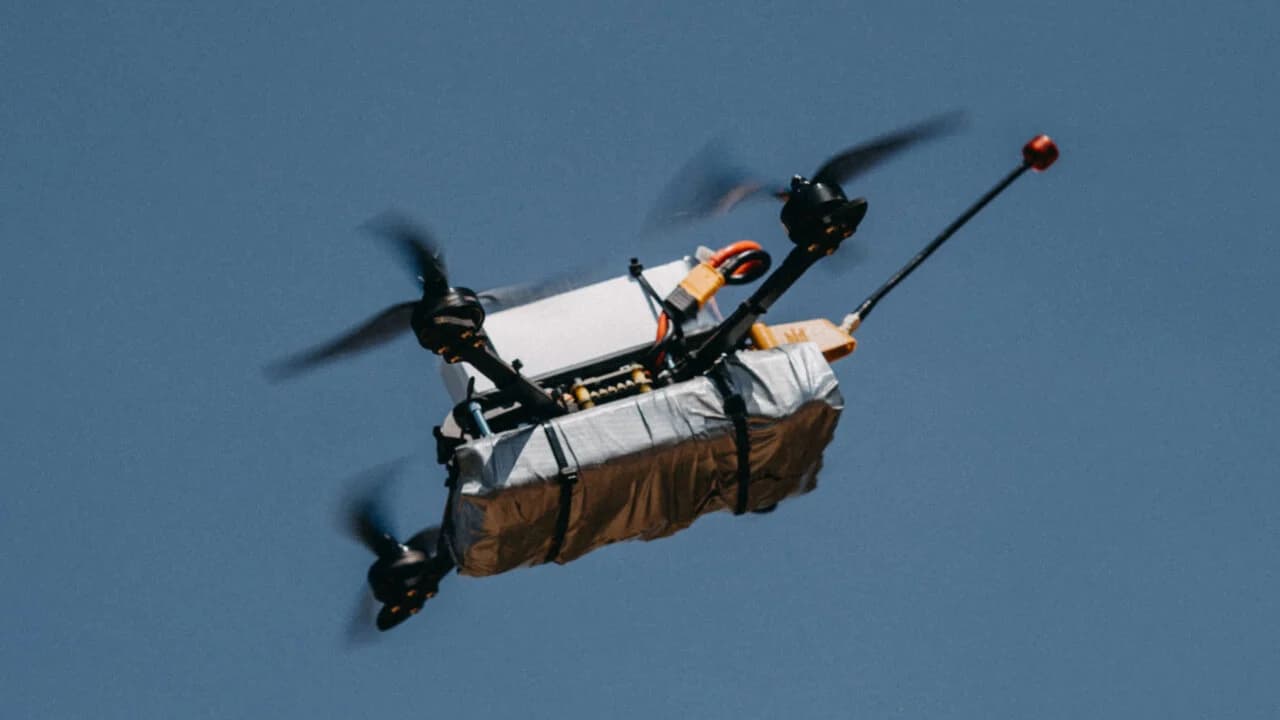 Dron terbang. Dron terbang.