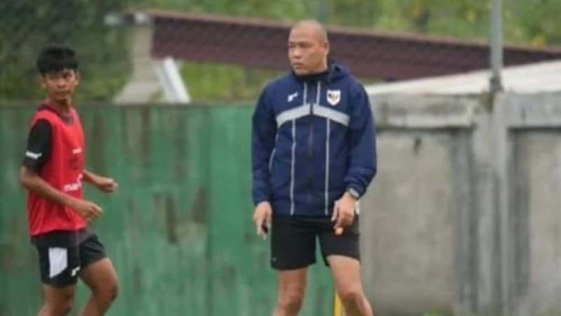 Pelatih Timnas U-20 Nova Arianto. Pelatih Timnas U-20 Nova Arianto.
