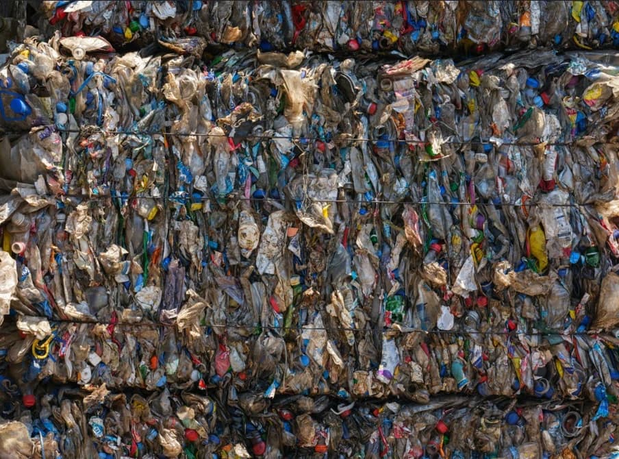 Ilustrasi tumpukan sampah tekstil Ilustrasi tumpukan sampah tekstil