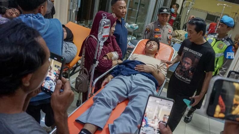 Siswa di Kabupaten Batang, Jawa Tengah keracunan. Siswa di Kabupaten Batang, Jawa Tengah keracunan.