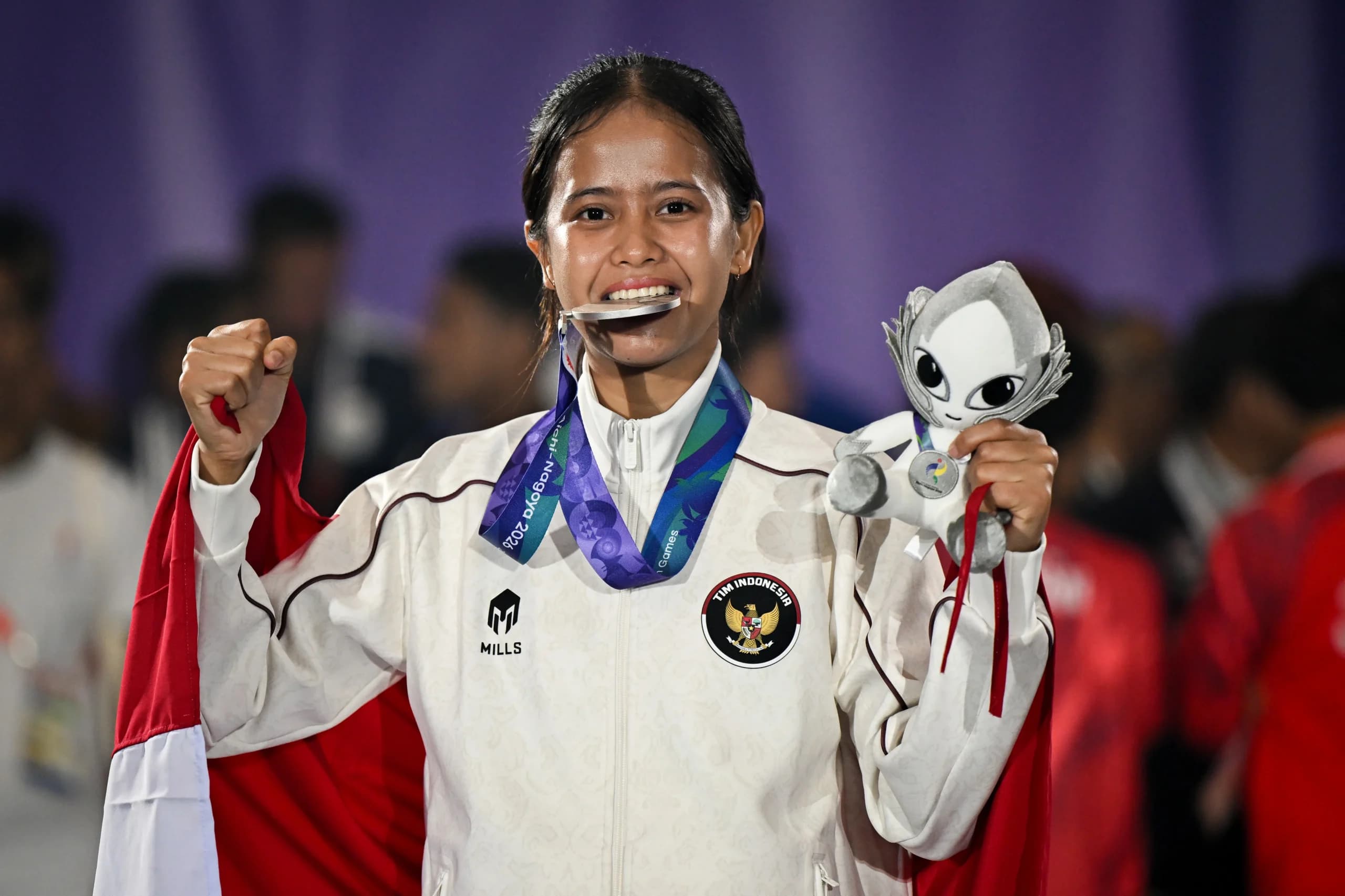 Atlet teqball Indonesia Sumaya berpose dengan medali perak seusai bertanding melawan atlet teqball Myanmar Wai Khin Hnin pada final tunggal putri teqball Asian Games Aichi-Nagoya 2026 di Nagoya City Higashi Sports Center, Aichi, Jepang Atlet teqball Indonesia Sumaya berpose dengan medali perak seusai bertanding melawan atlet teqball Myanmar Wai Khin Hnin pada final tunggal putri teqball Asian Games Aichi-Nagoya 2026 di Nagoya City Higashi Sports Center, Aichi, Jepang