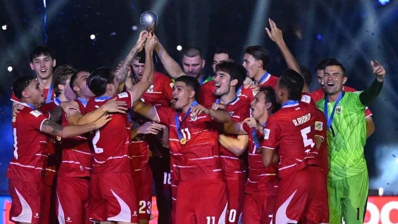 Pemain Timnas Indonesia mengangkat piala FIFA ASEAN Cup 2026 di Stadion Utama Gelora Bung Karno (SUGBK), Senayan, Jakarta. Pemain Timnas Indonesia mengangkat piala FIFA ASEAN Cup 2026 di Stadion Utama Gelora Bung Karno (SUGBK), Senayan, Jakarta.
