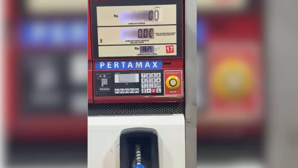BBM Pertamina Jenis Pertamax resmi naik Jadi Rp16.250 per liter. (Sumber: Owrite/Hadi Febriansyah) BBM Pertamina Jenis Pertamax resmi naik Jadi Rp16.250 per liter. (Sumber: Owrite/Hadi Febriansyah)