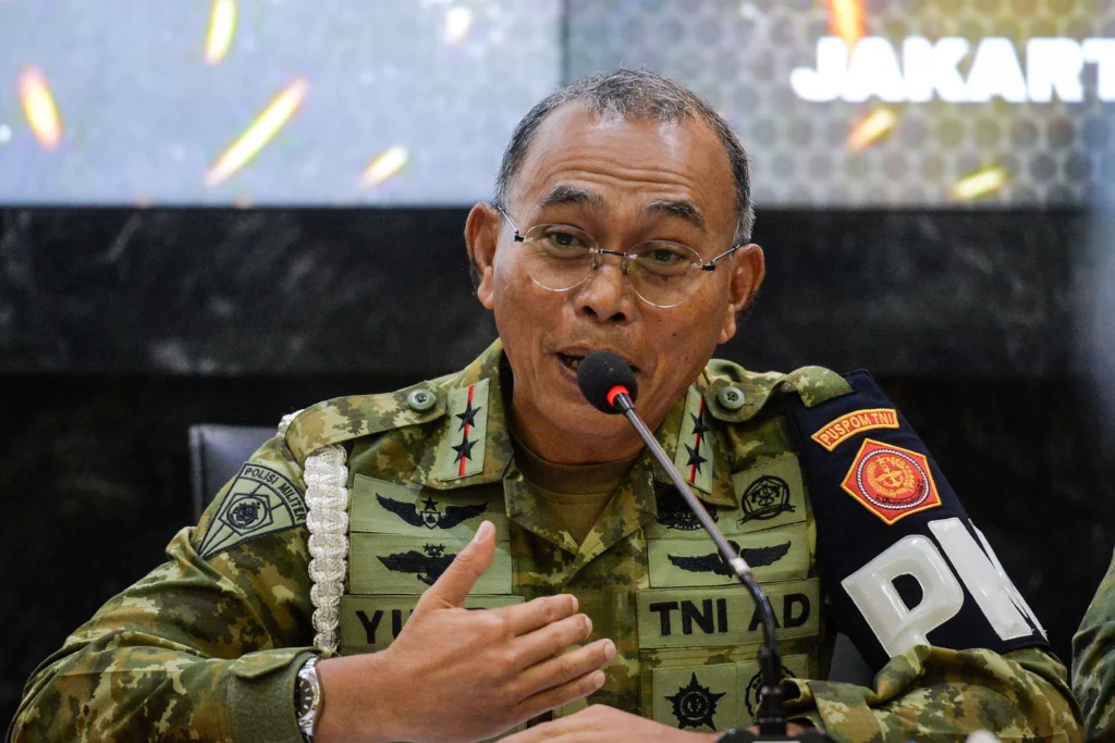 Komandan Pusat Polisi Militer TNI Mayjen TNI Yusri Nuryanto menyampaikan konferensi pers terkait kasus penyiraman air keras kepada Wakil Koordinator Bidang Eksternal KontraS Andrie Yunus di Mabes TNI, Cilangkap, Jakarta.